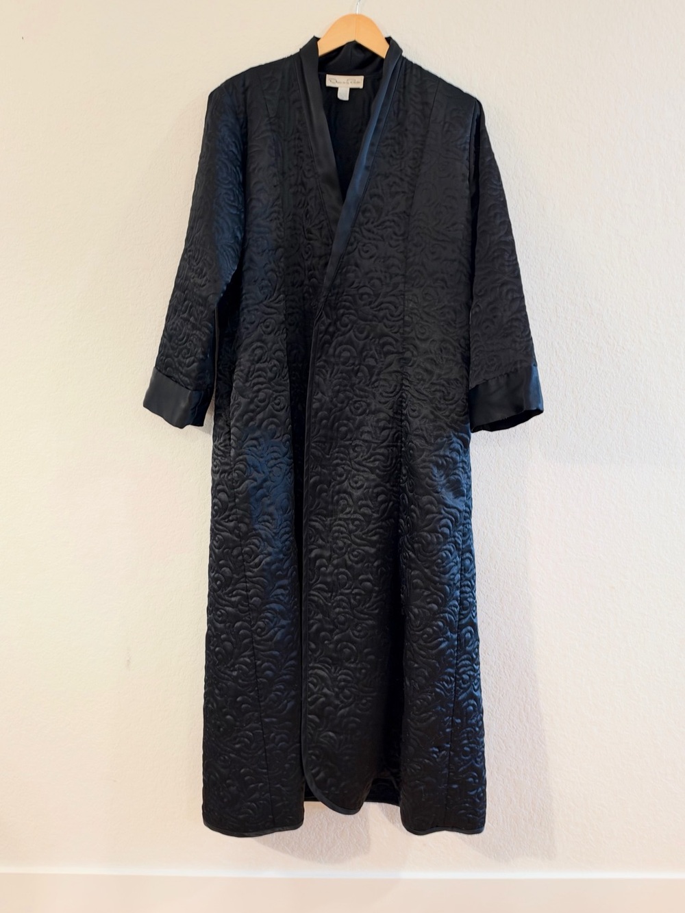 Vintage Y2K Oscar de la Renta Black Quilted Satin Long Duster Robe Designer Sz M